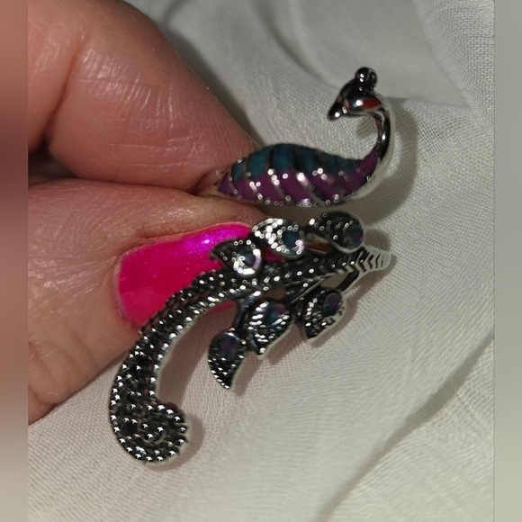 Sz.6 Silver and Purple Peacock Ring with Intricate Design - Picture 2 of 2
